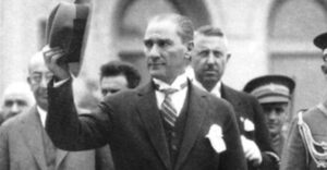 Cumhuriyet Şiiri: Afet İnce Kırat ve Atatürk’ün Işığında